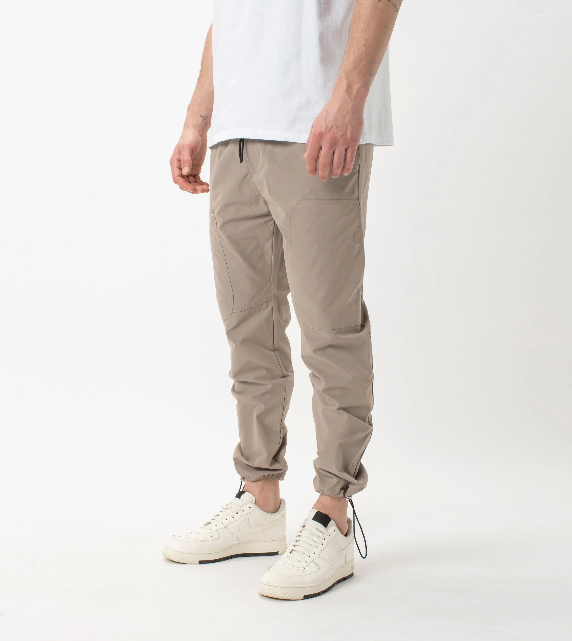 Jumpa Tech Pant Almond