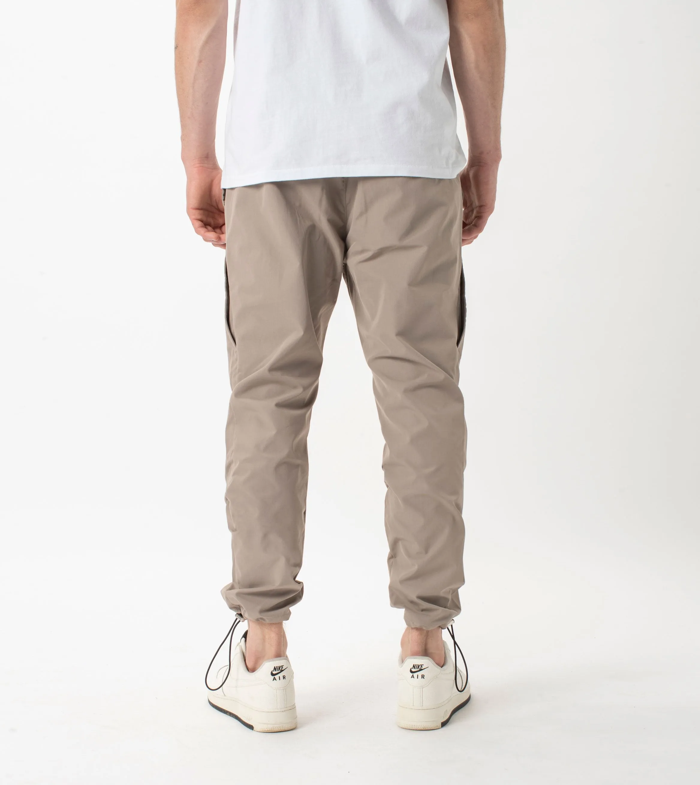 Jumpa Tech Pant Almond