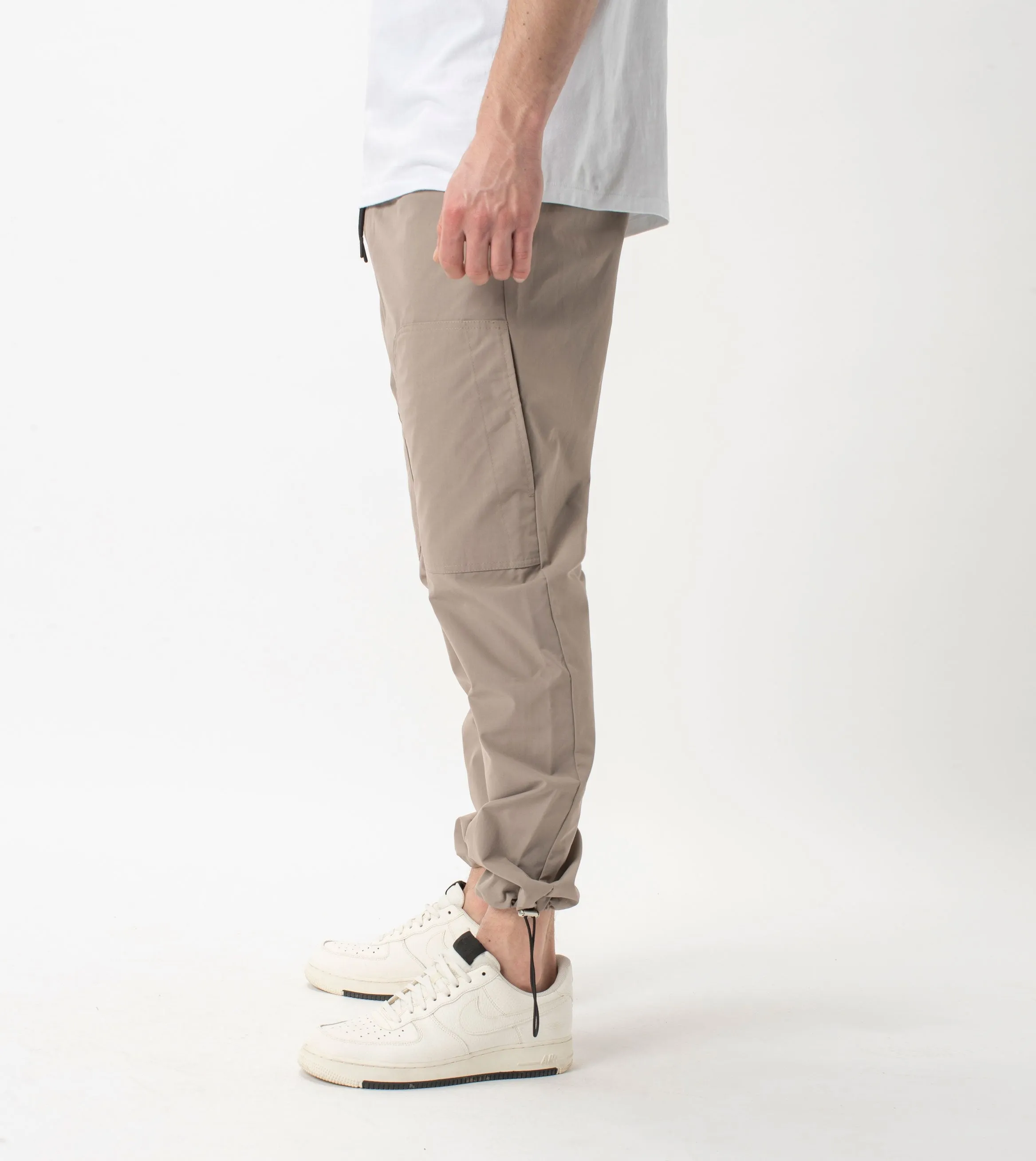 Jumpa Tech Pant Almond