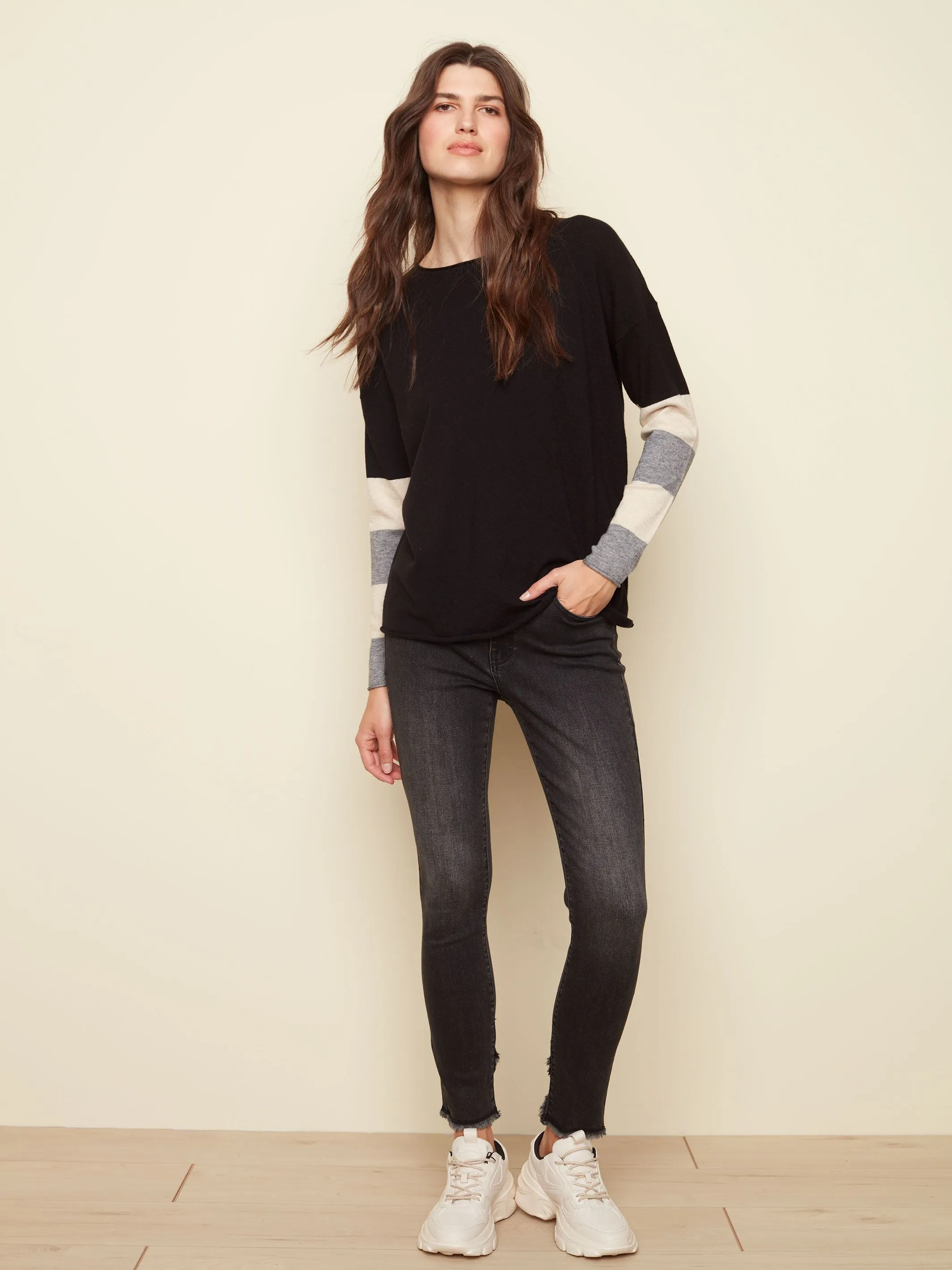 STRIPED SLEEVE CREW