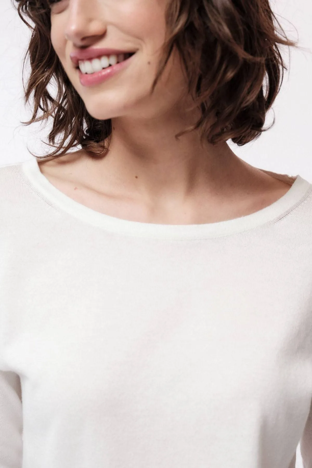 White Boat Neck Pull Lanius